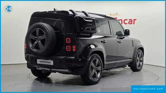 LAND ROVER DEFENDER 110 D300 X-DYNAMIC HSE