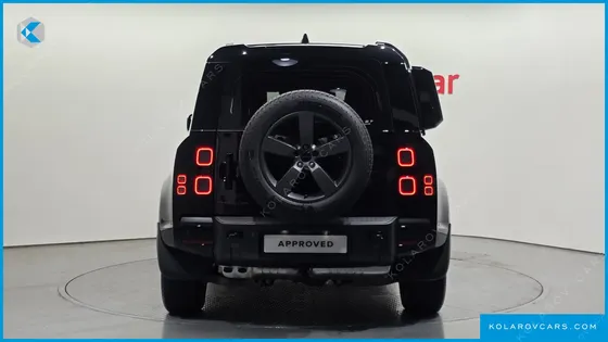 LAND ROVER DEFENDER 110 D300 X-DYNAMIC HSE