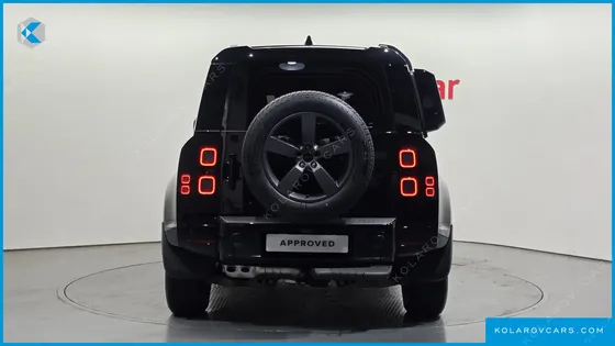 LAND ROVER DEFENDER 110 D300 X-DYNAMIC HSE
