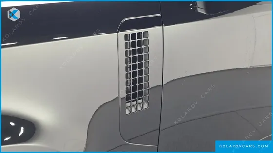 LAND ROVER DEFENDER 110 D300 X-DYNAMIC HSE