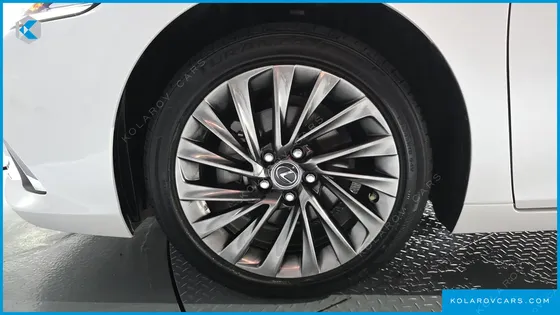 LEXUS ES LUXURY PLUS
