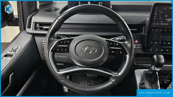HYUNDAI STARIA TOURER 9-SEATER