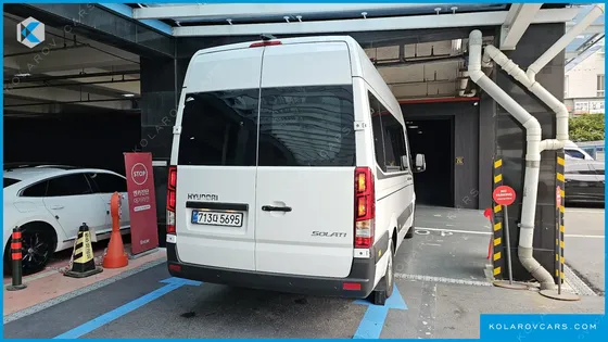 HYUNDAI SOLATI 15-SEATER