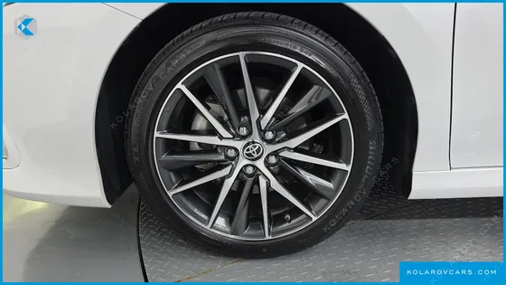 TOYOTA CAMRY 2.5 XLE HYBRID