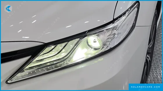TOYOTA CAMRY 2.5 XLE HYBRID
