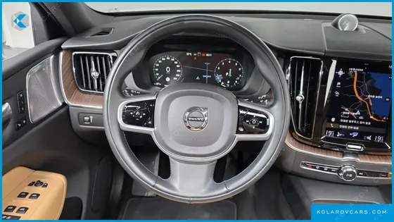 VOLVO XC60 B5 INSCRIPTION