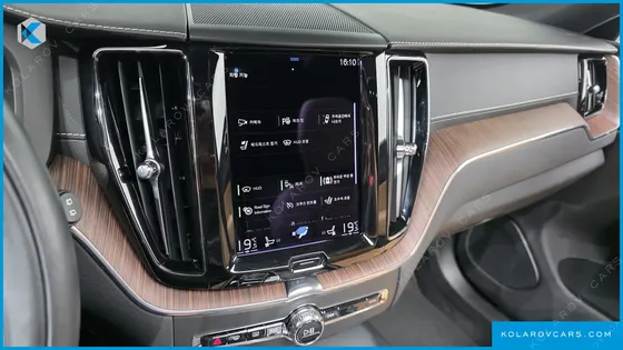 VOLVO XC60 B5 INSCRIPTION