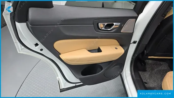 VOLVO XC60 B5 INSCRIPTION