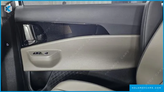 KIA CARNIVAL HEV 9SEATER SIGNATURE