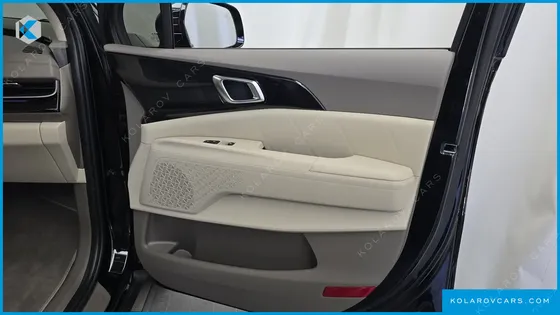 KIA CARNIVAL GASOLINE 7-SEATER SIGNATURE