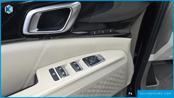 KIA CARNIVAL GASOLINE 7-SEATER SIGNATURE