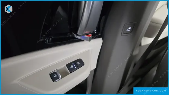 KIA CARNIVAL GASOLINE 7-SEATER SIGNATURE