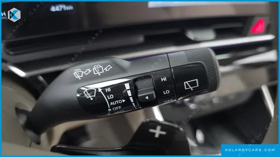 KIA CARNIVAL GASOLINE 7-SEATER SIGNATURE