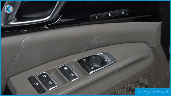 KIA CARNIVAL HEV 9 SEATER X LINE