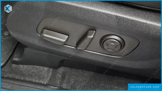 KIA CARNIVAL GASOLINE 9-SEATER NOBLESSE