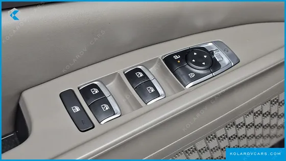 KIA CARNIVAL GASOLINE 9-SEATER NOBLESSE