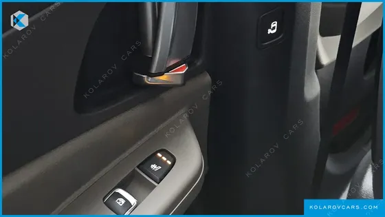 KIA CARNIVAL GASOLINE 9-SEATER NOBLESSE