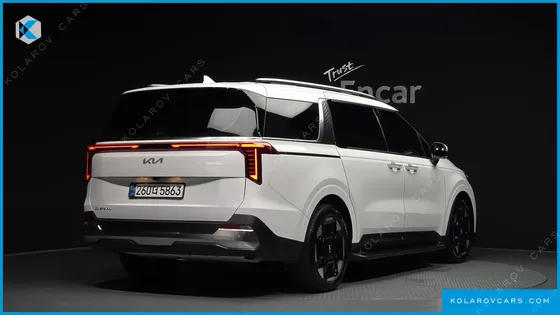 KIA CARNIVAL DIESEL 7-SEATER OUTDOOR