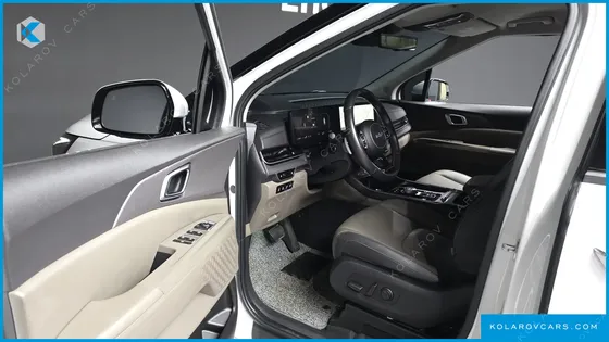 KIA CARNIVAL DIESEL 7-SEATER OUTDOOR