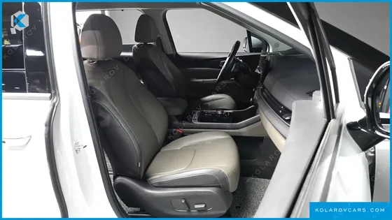 KIA CARNIVAL DIESEL 7-SEATER OUTDOOR