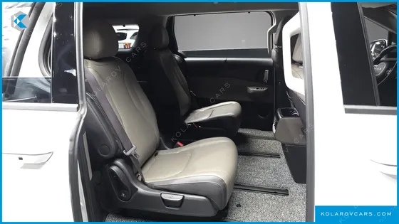 KIA CARNIVAL DIESEL 7-SEATER OUTDOOR