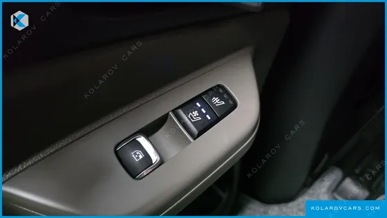 KIA CARNIVAL DIESEL 7-SEATER OUTDOOR