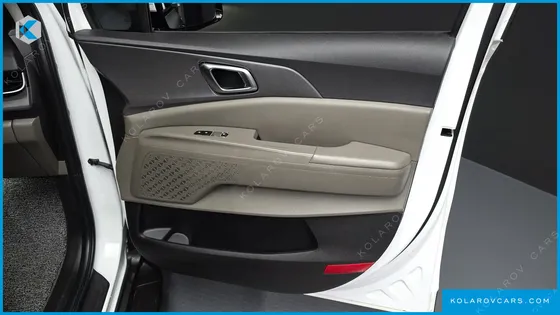 KIA CARNIVAL DIESEL 7-SEATER OUTDOOR