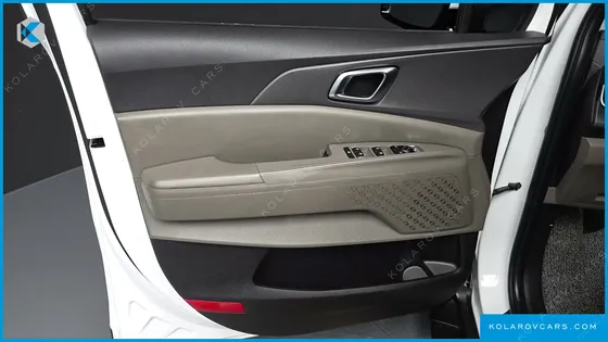 KIA CARNIVAL DIESEL 7-SEATER OUTDOOR