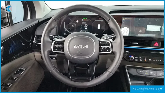 KIA CARNIVAL GASOLINE 7-SEATER SIGNATURE