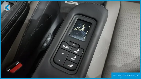 KIA CARNIVAL GASOLINE 7-SEATER SIGNATURE