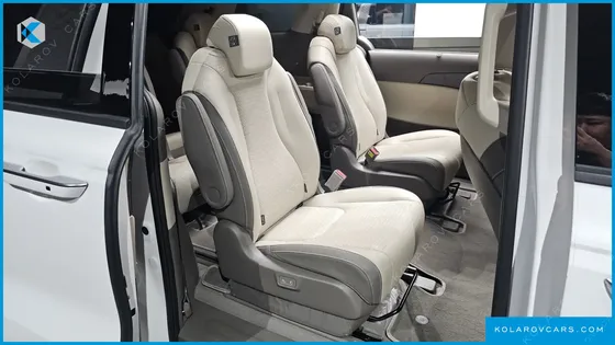 KIA CARNIVAL DIESEL 9-SEATER SIGNATURE