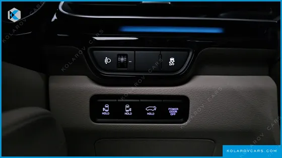 KIA CARNIVAL DIESEL 9-SEATER SIGNATURE