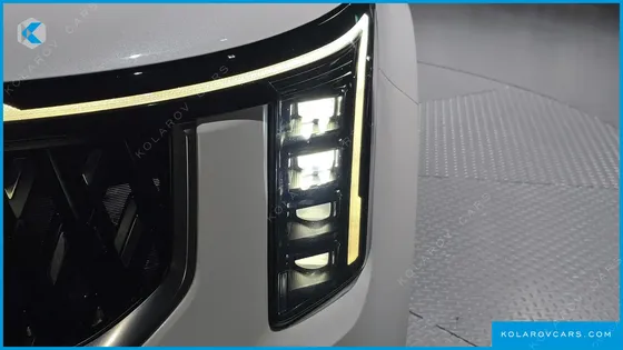 KIA CARNIVAL DIESEL 9-SEATER SIGNATURE