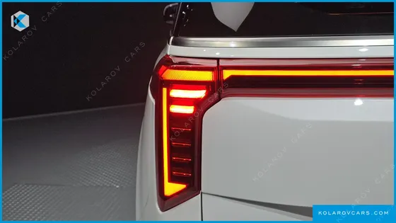KIA CARNIVAL DIESEL 9-SEATER SIGNATURE