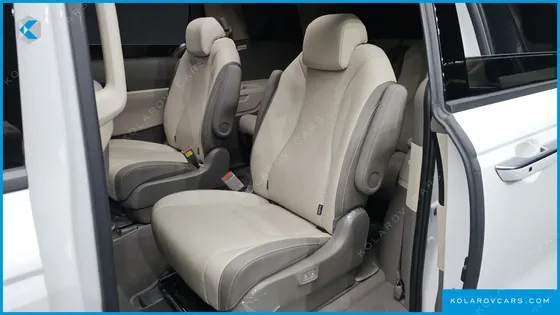 KIA CARNIVAL DIESEL 9-SEATER SIGNATURE