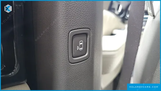 KIA CARNIVAL DIESEL 9-SEATER SIGNATURE