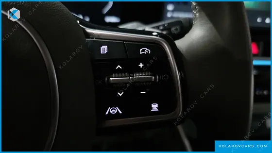 KIA CARNIVAL DIESEL 9-SEATER SIGNATURE