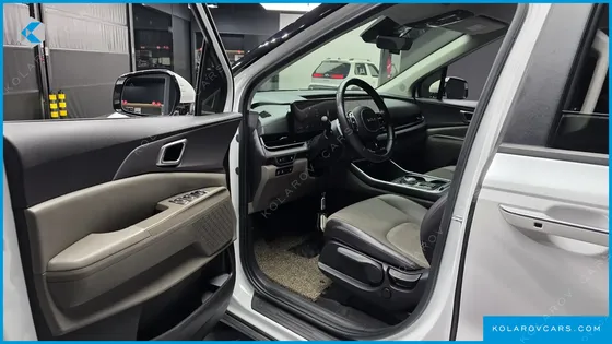 KIA CARNIVAL GASOLINE 9-SEATER PRESTIGE