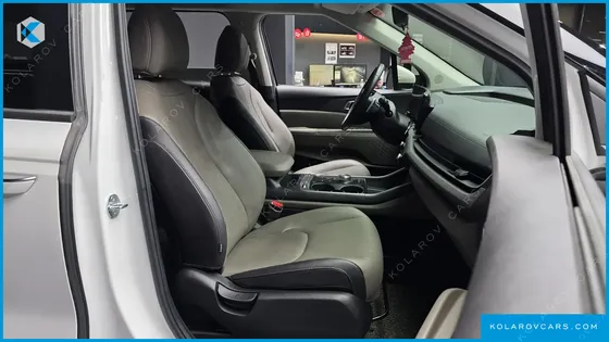 KIA CARNIVAL GASOLINE 9-SEATER PRESTIGE