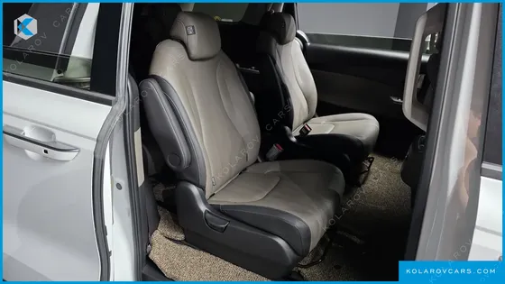 KIA CARNIVAL GASOLINE 9-SEATER PRESTIGE