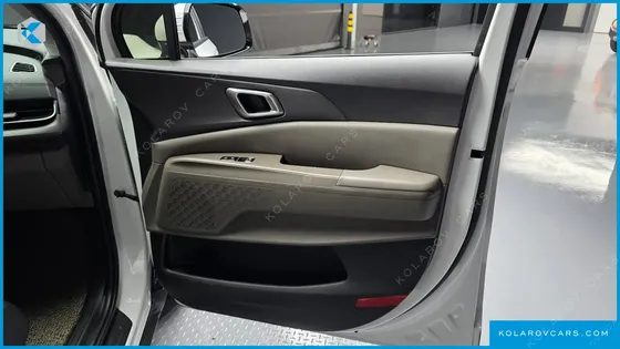 KIA CARNIVAL GASOLINE 9-SEATER PRESTIGE