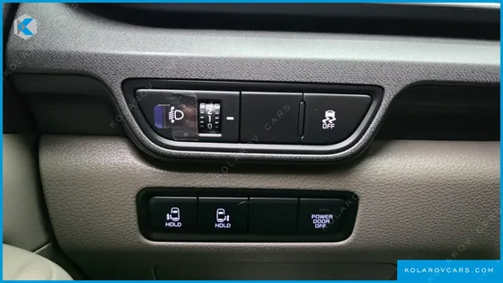 KIA CARNIVAL GASOLINE 9-SEATER PRESTIGE