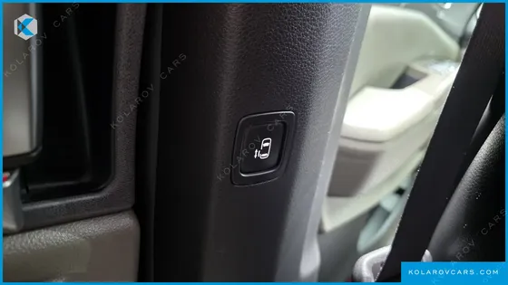 KIA CARNIVAL GASOLINE 9-SEATER PRESTIGE