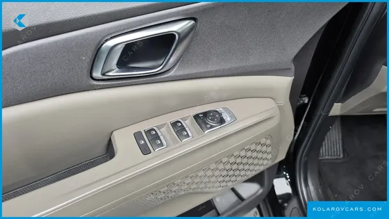 KIA CARNIVAL GASOLINE 9-SEATER NOBLESSE