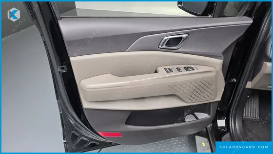 KIA CARNIVAL GASOLINE 9-SEATER NOBLESSE