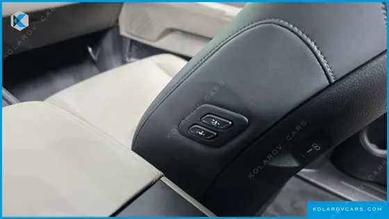 KIA CARNIVAL GASOLINE 9-SEATER NOBLESSE