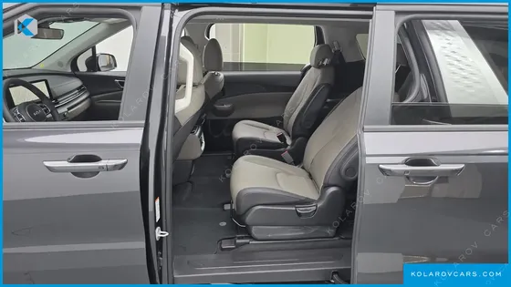 KIA CARNIVAL GASOLINE 9-SEATER PRESTIGE
