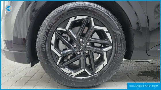 KIA CARNIVAL GASOLINE 9-SEATER PRESTIGE