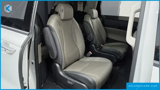 KIA CARNIVAL DIESEL 9-SEATER SIGNATURE