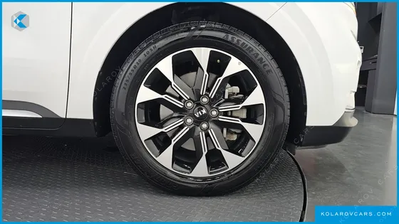 KIA CARNIVAL DIESEL 9-SEATER NOBLESSE
